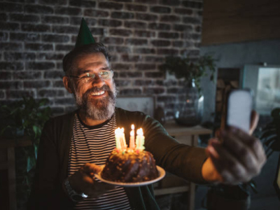 20 mensagens de aniversário para irmão distante que alegrarão o dia dele