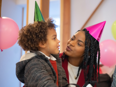 20 mensagens de aniversário para filho que cresceu e te ensinou a amar